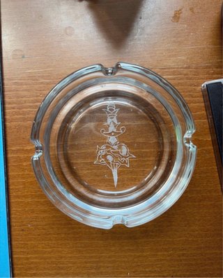 Cenicero de cristal grabado a mano
