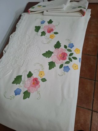 Juego de cama bordado matrimonio
