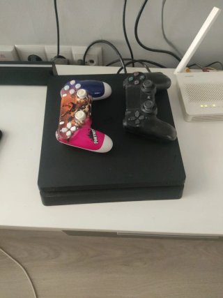 Consola PS4 + 2 Mandos Fortnite