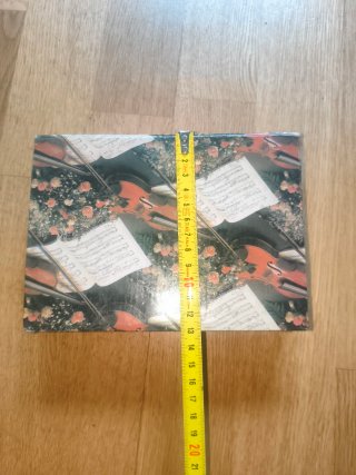 Elegante caja violín partitura