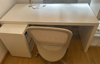 Conjunto de escritorio y silla