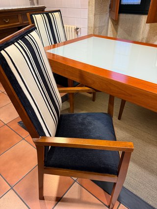 Mesa y sillas de cocina