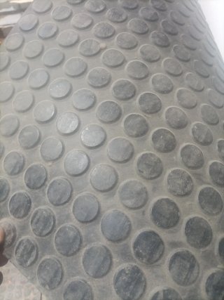 Cinco gomas de caucho de 100 x 100 cm