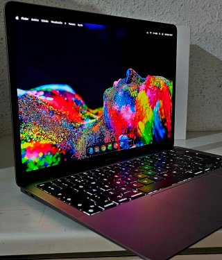 MACBOOK M1