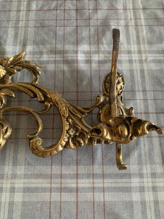 Perchero de metal dorado con espejo