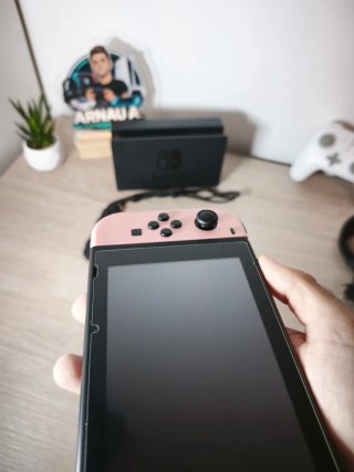 Nintendo Switch Rosa y Amarillo + Mando