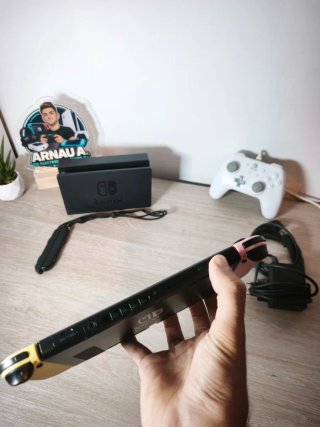 Nintendo Switch Rosa y Amarillo + Mando