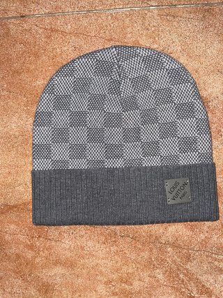 Gorro Louis Vuitton Gris y Blanco
