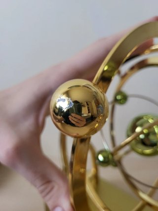 Giroscopio decorativo dorado