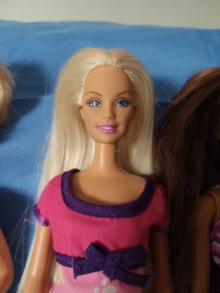 Lote 4 Barbie anni '90. In condizioni accettabili.