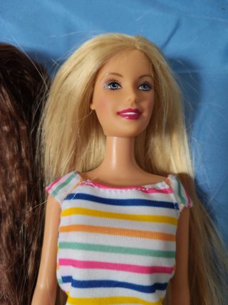 Lote 4 Barbie anni '90. In condizioni accettabili.