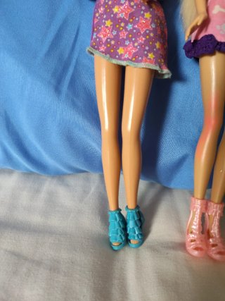 Lote 4 Barbie anni '90. In condizioni accettabili.