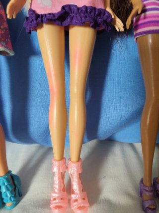 Lote 4 Barbie anni '90. In condizioni accettabili.