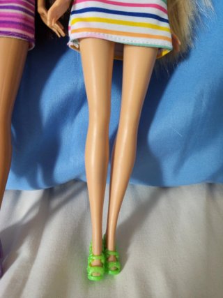 Lote 4 Barbie anni '90. In condizioni accettabili.