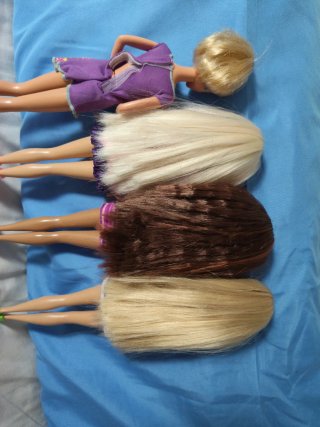 Lote 4 Barbie anni '90. In condizioni accettabili.