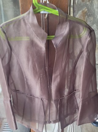 Chaqueta de tul para fiesta en tono tostado