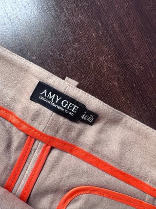 Pantalones cortos beige Amy Gee talla 40