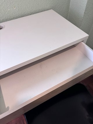 Mesa de estudio y silla