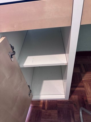Mesa de estudio y silla