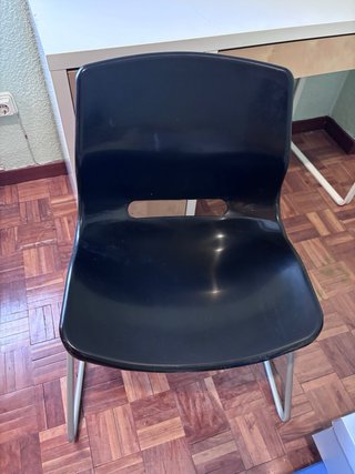 Mesa de estudio y silla