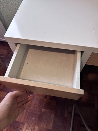 Mesa de estudio y silla