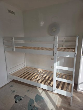 Cama niños Ikea MYDAL + 2 colchones, me costó 600€