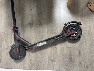 Patinete Xiaomi M365 con su caja
