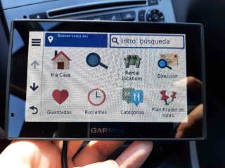 Navegador GPS Garmin DriveSmart 50 para coche