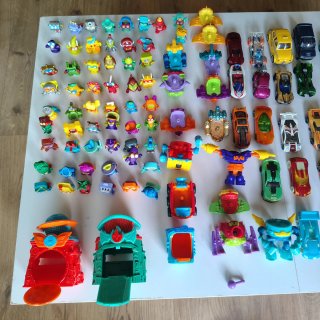 Lote 2,3kg SuperThings y juguetes varios + Caja