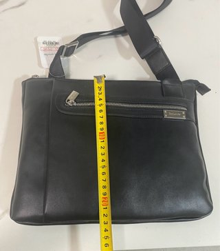 Bolso piel Guy Laroche con etiqueta