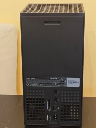 Xbox Series X 1TB + Mando y Carga y Juega