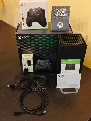 Xbox Series X 1TB + Mando y Carga y Juega