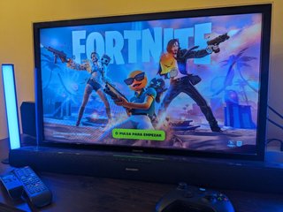Xbox Series X 1TB + Mando y Carga y Juega