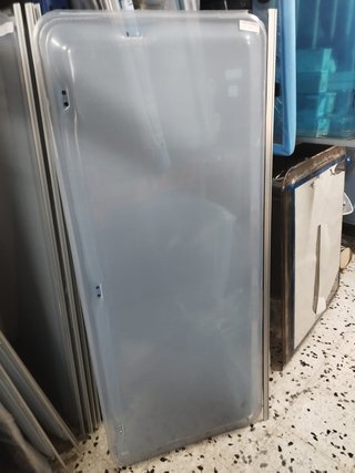 Ventana 1500x600mm con goma negra