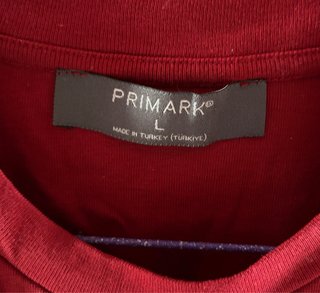 Camiseta roja con cereza