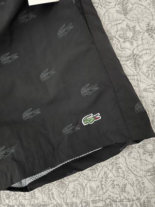 Bañador corto negro Lacoste