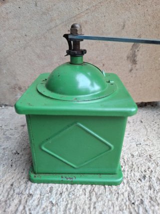 Molinillo de café antiguo verde