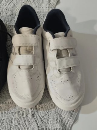 Botas y zapatillas talla 35.