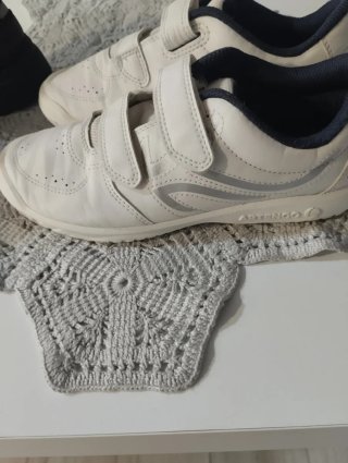 Botas y zapatillas talla 35.