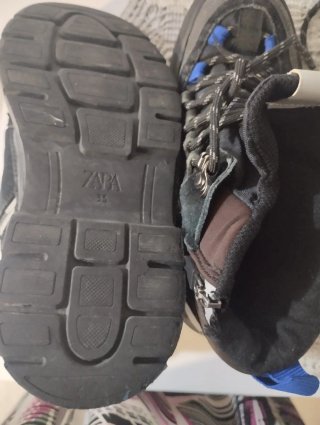 Botas y zapatillas talla 35.