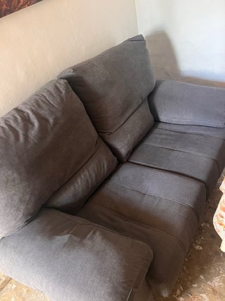 Sofá gris de tela