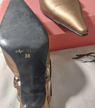 Zapatos de fiesta dorados