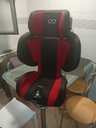 Silla coche NexaFix negra y roja