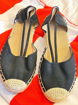 Alpargatas negras y beige