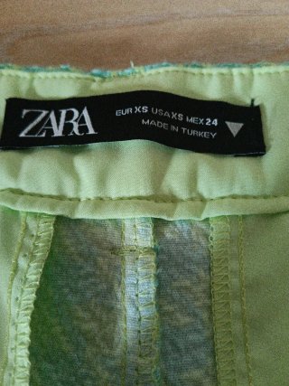 Pantalón corto estampado verde y azul