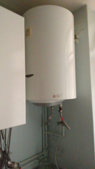 Termo eléctrico Ariston blanco