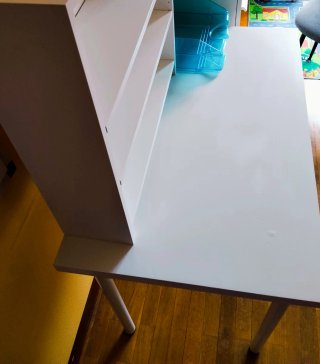 Mesa Linnmon/Lagkapten y estantería Micke IKEA