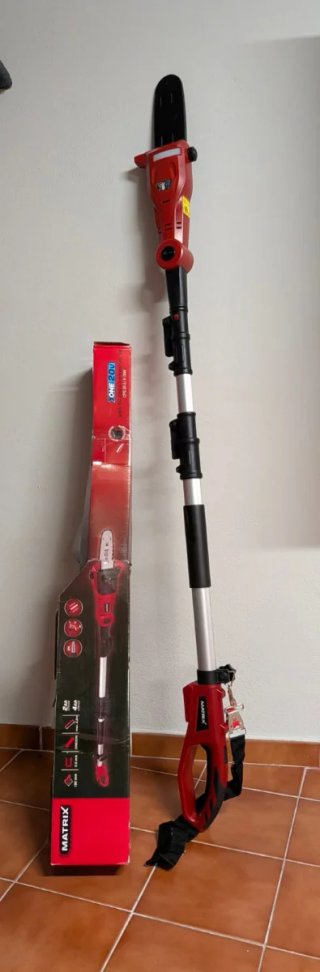 Podadora de árbol Matrix 20V