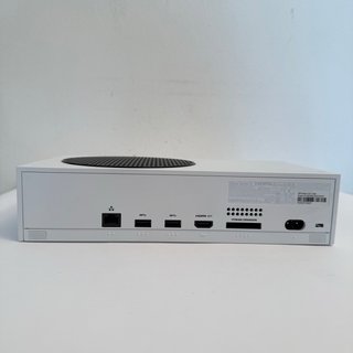 Xbox Series S bianca con controller e cavi