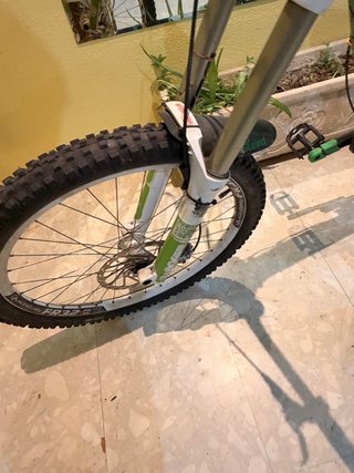 Bicicleta Intense Downhill Verde